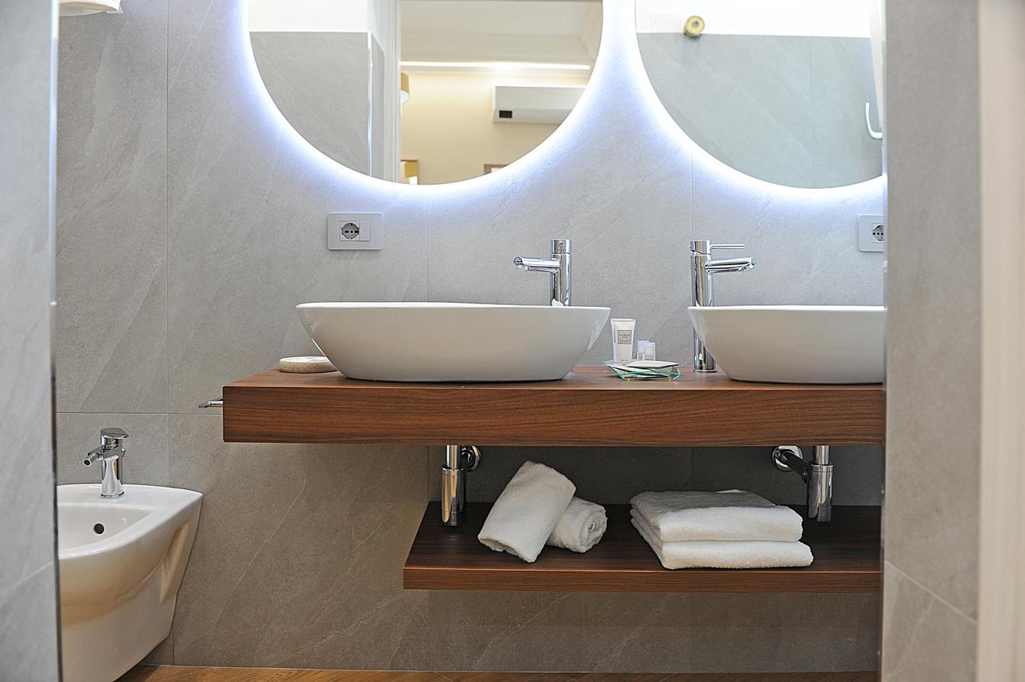 Mom Apartment Rooms&Suites 티볼리 외부 사진