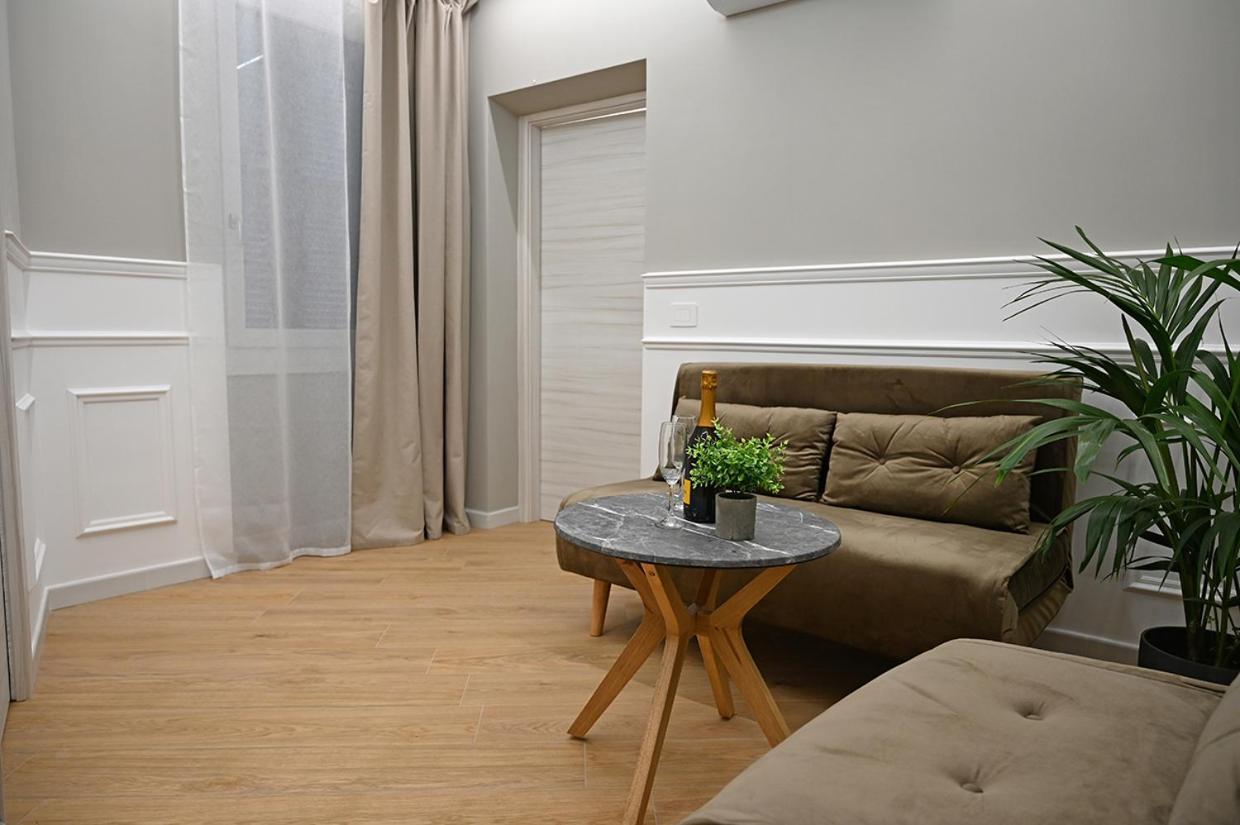 Mom Apartment Rooms&Suites 티볼리 외부 사진