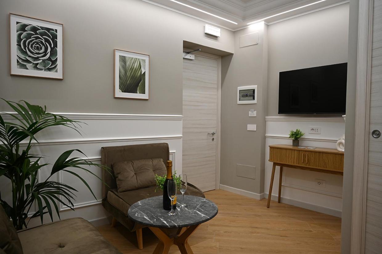 Mom Apartment Rooms&Suites 티볼리 외부 사진
