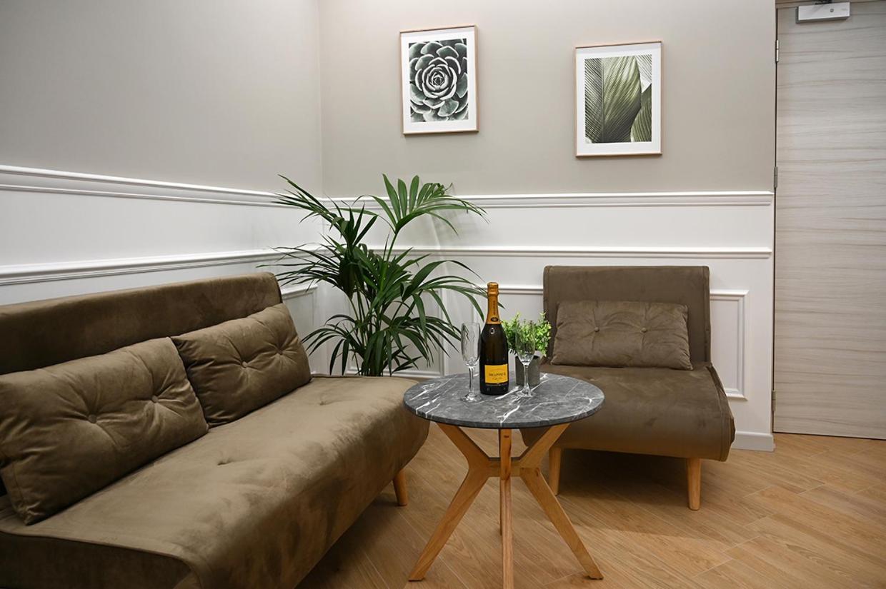 Mom Apartment Rooms&Suites 티볼리 외부 사진